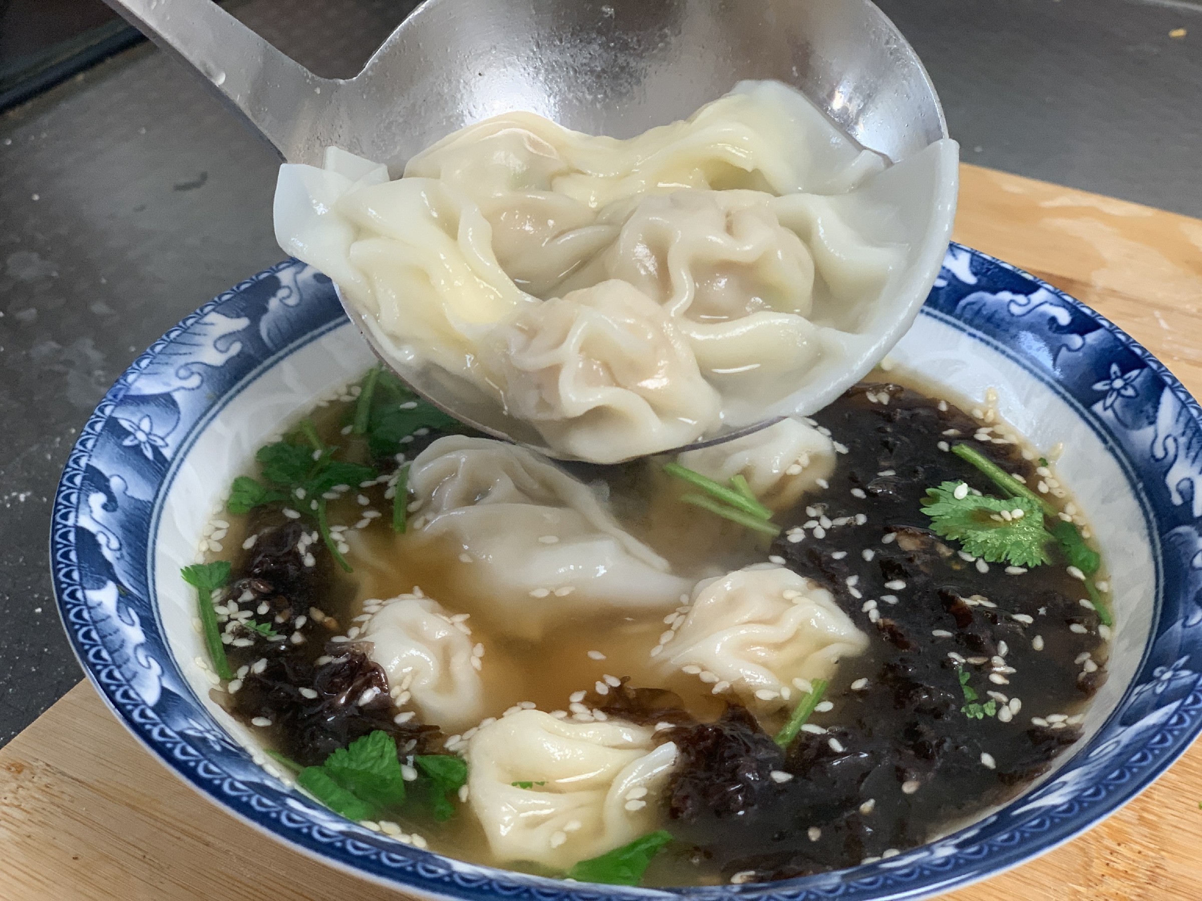 猪肉馄饨馅调配技巧：打造鲜美多汁的经典馅料