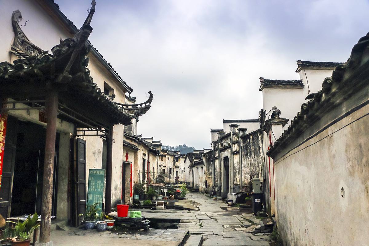 1,马头墙之于艺术徽派古建筑随处可见的马头墙,代表着古人的智慧.
