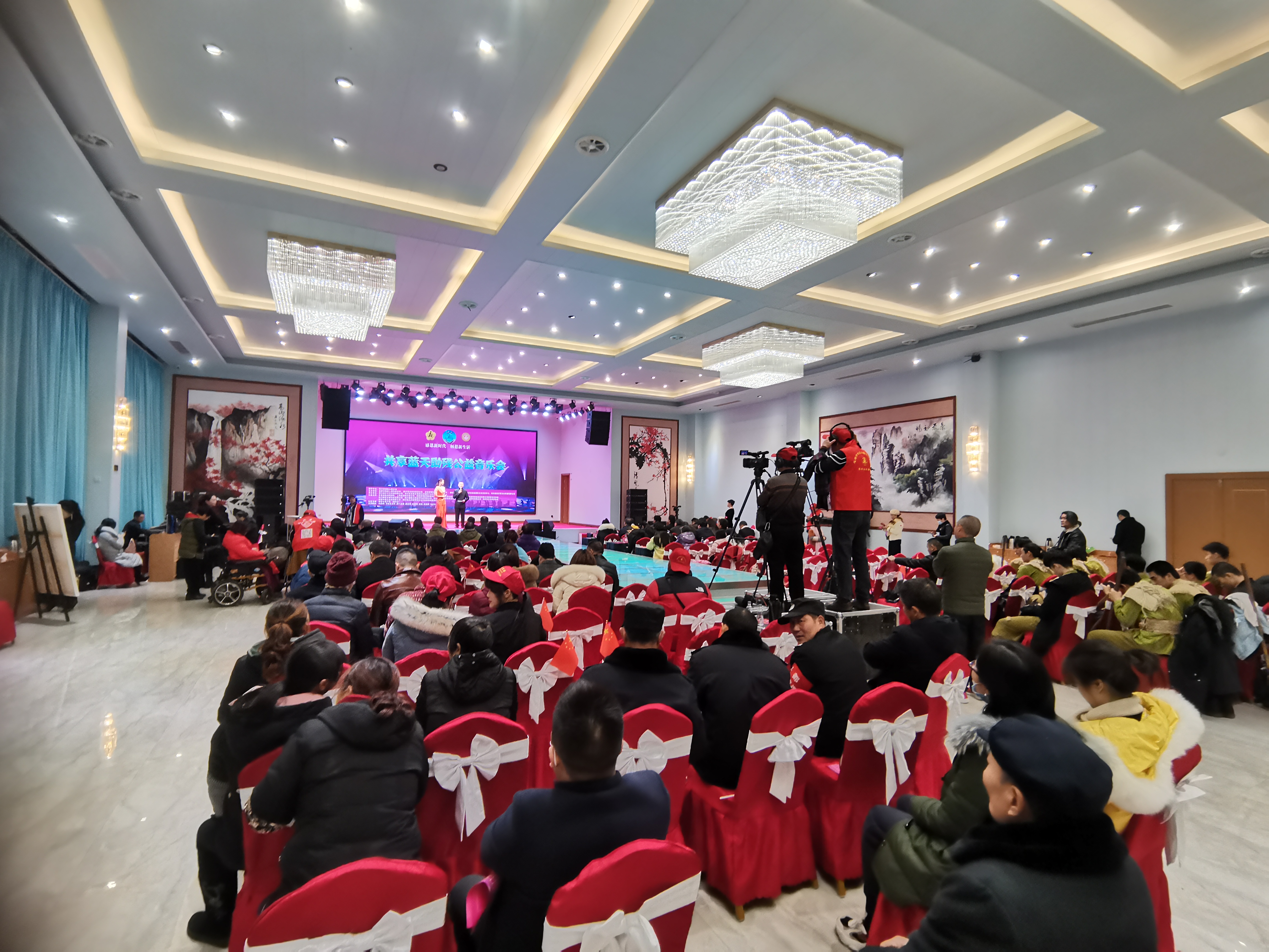 共享蓝天助残公益音乐会在成都举行