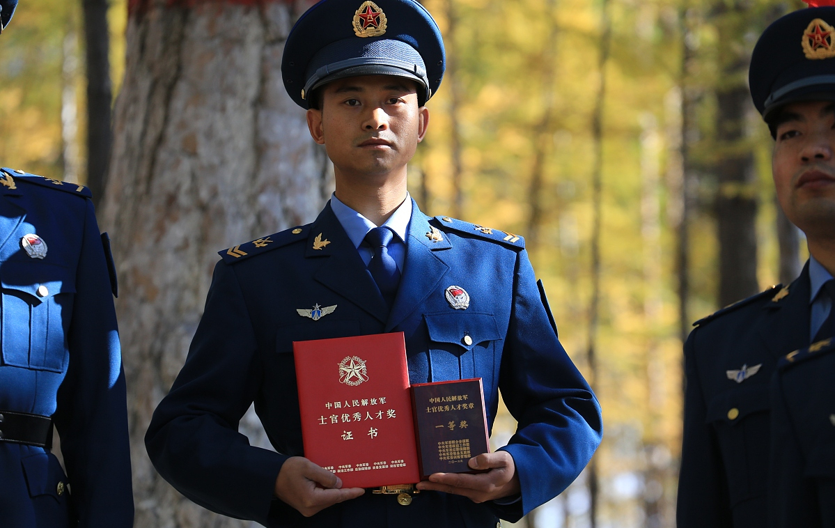 义务兵转“军士”和考“士官学校”有什么区别吗？