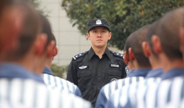 狱警年薪20万起，薪资待遇比普通公务员好，专科生也能报名