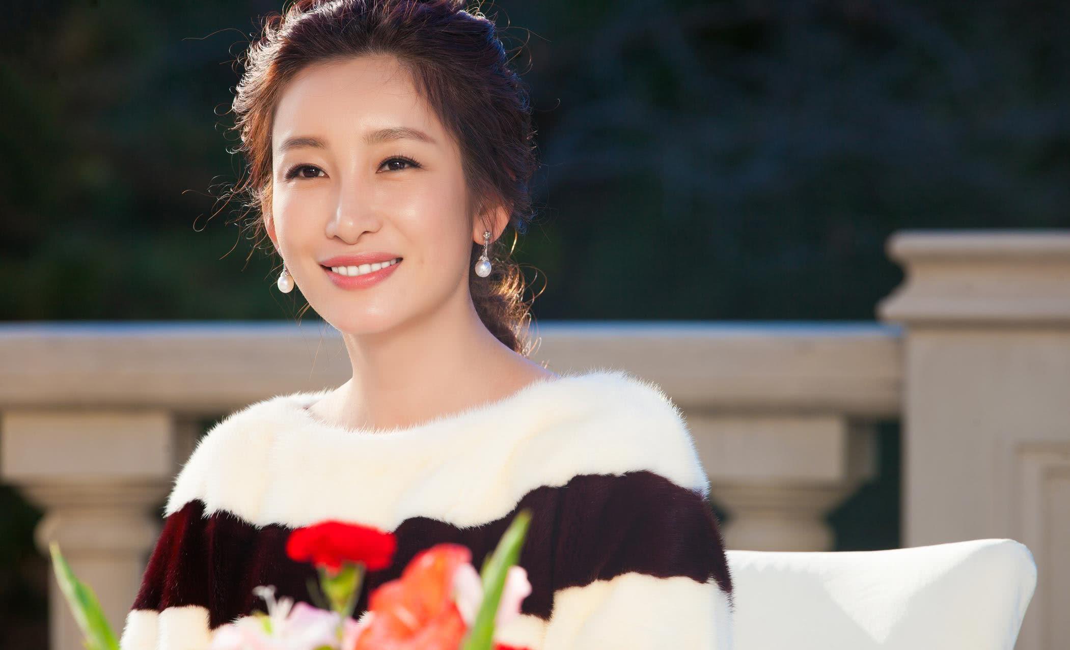 在电视剧《骊姬传奇》里面,秦海璐饰演的是大美人骊姬.