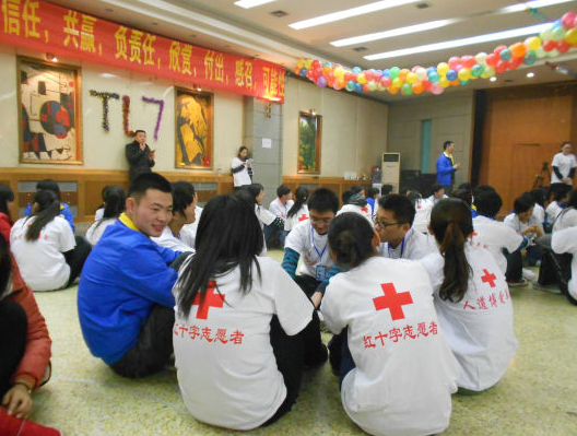 想要在大学入党，决定权在这两个人手里，学生提前了解很有必要