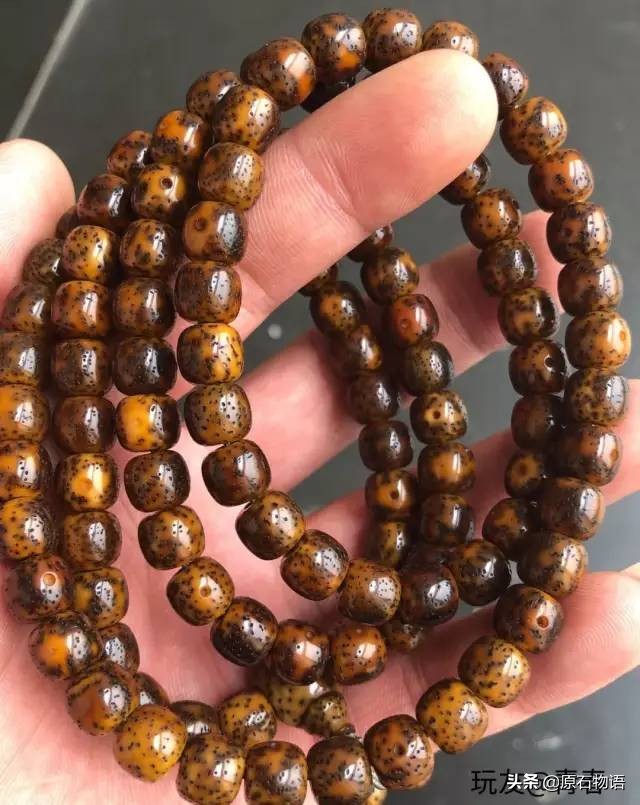 星月菩提开片(星月菩提就个树籽而已,几十张轮番忽悠,就不信你不服!