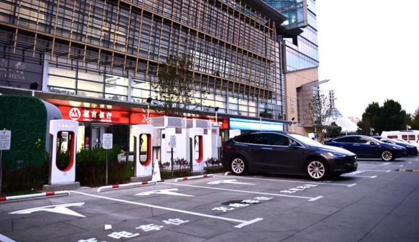 车主说车：不懂车？赶时髦？女车主为何都偏爱特斯拉