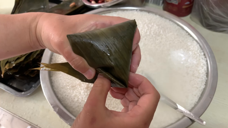 三角粽怎么包,三角粽怎么包慢動作