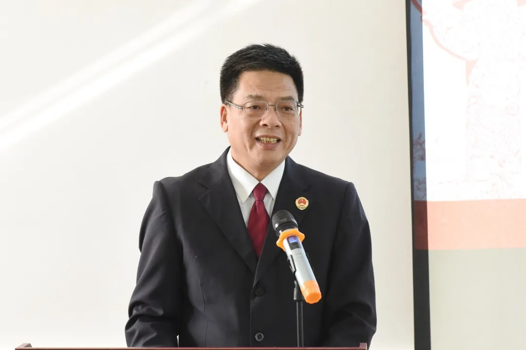 自治区检察院兰志才副检察长受聘为贵港市达开高中法治副校长并讲授