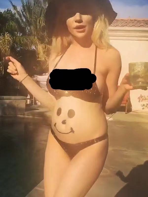 16岁少女嫁51岁恋童演员，节目被逼秀胸遭网暴骂“荡妇”