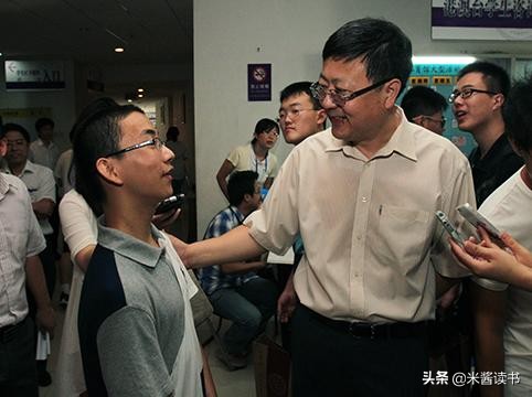 7年前，14岁高考601分摘县状元，考上清华的山西神童，如今怎样