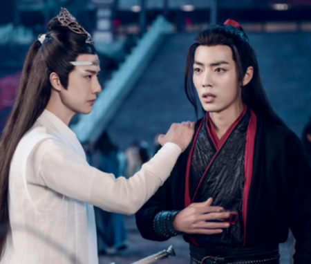 从普通人一跃成为当红流量小生，肖战的成功离不开她的支持，祝福