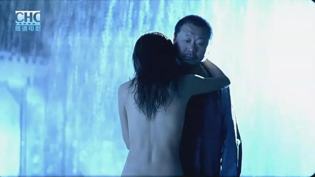 粉巷雨夜，老实民工遇上女大学生，这部影片道尽了人性和欲望