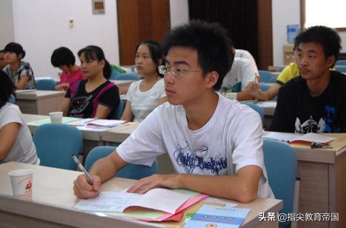 中国人民大学16名本科生被退学，你以为仅这些学生不能如期毕业？