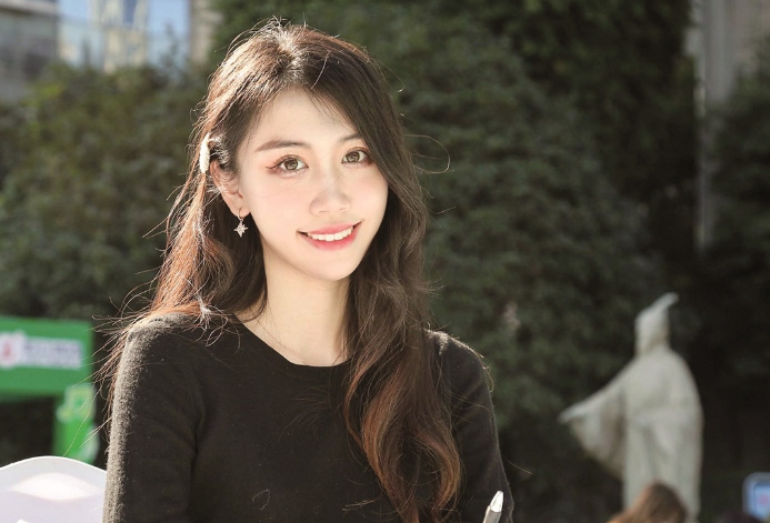 华师大理科学姐，获得“世界小姐”中国冠军，曾隐瞒父母参加艺考