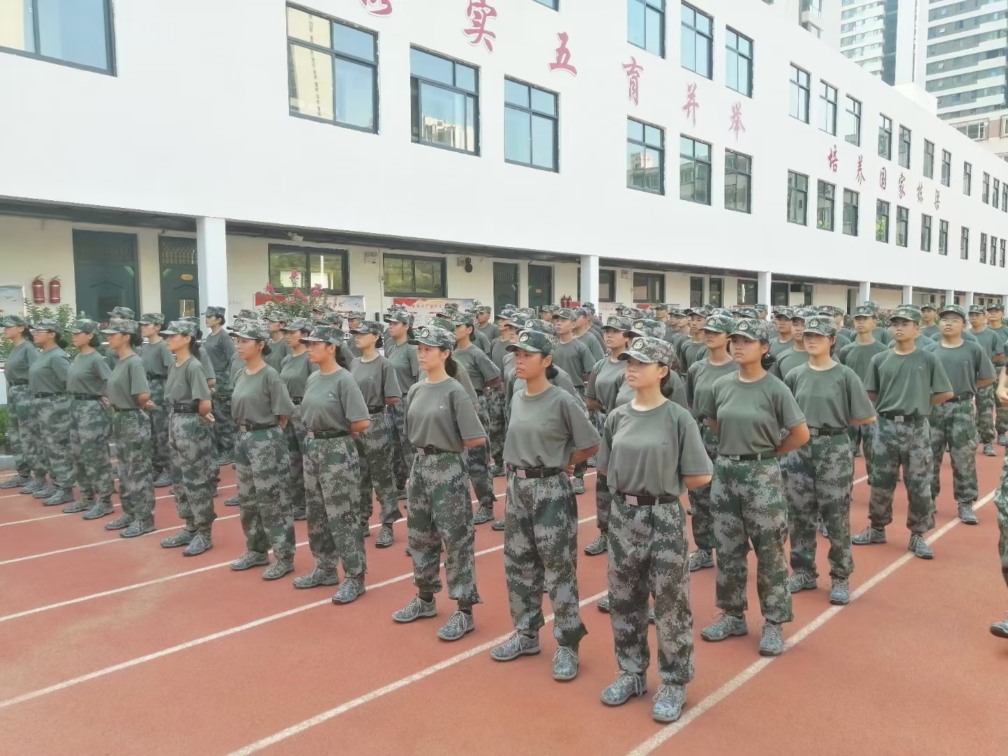 无助的家长，害怕孩子考不上高中，又害怕报中专被提档无法报高中