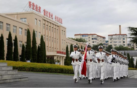 大连很“低调”的大学，隶属“解放军海军”，毕业生容易获得军衔