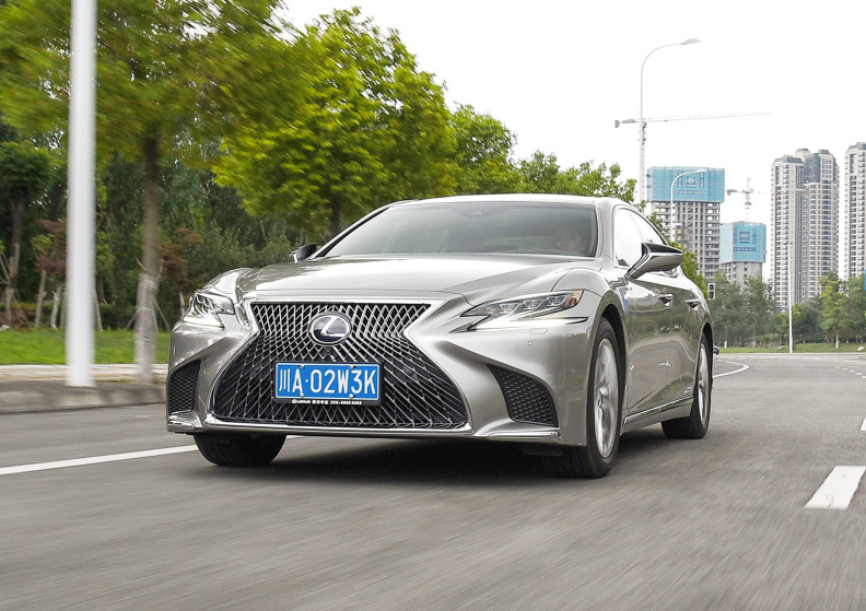 87万提了辆雷克萨斯LS，开8750公里后，车主想说句心里话