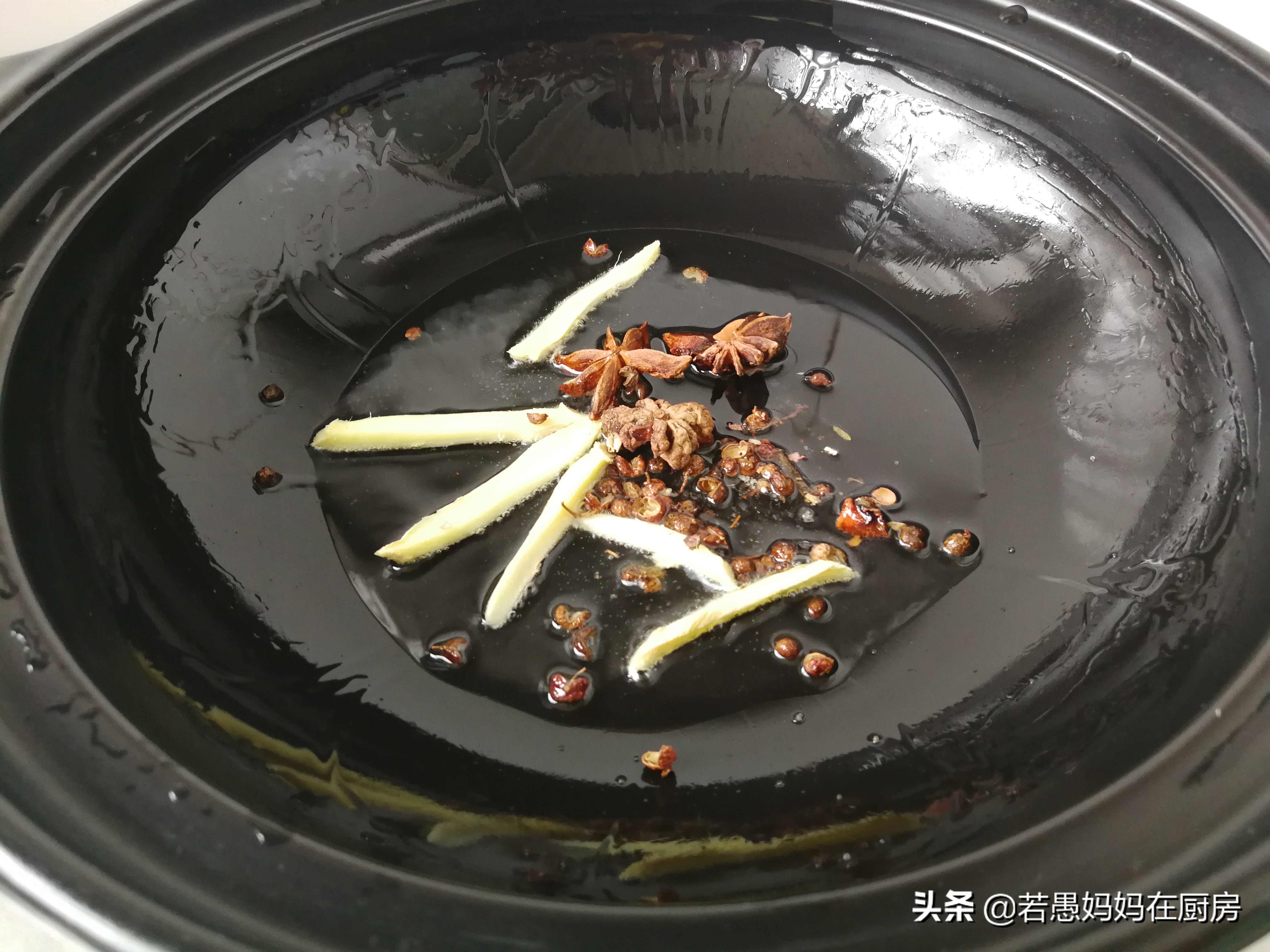 20块钱买一包墨鱼仔，随便一炒比肉香，脆嫩Q弹，还能增强抵抗力