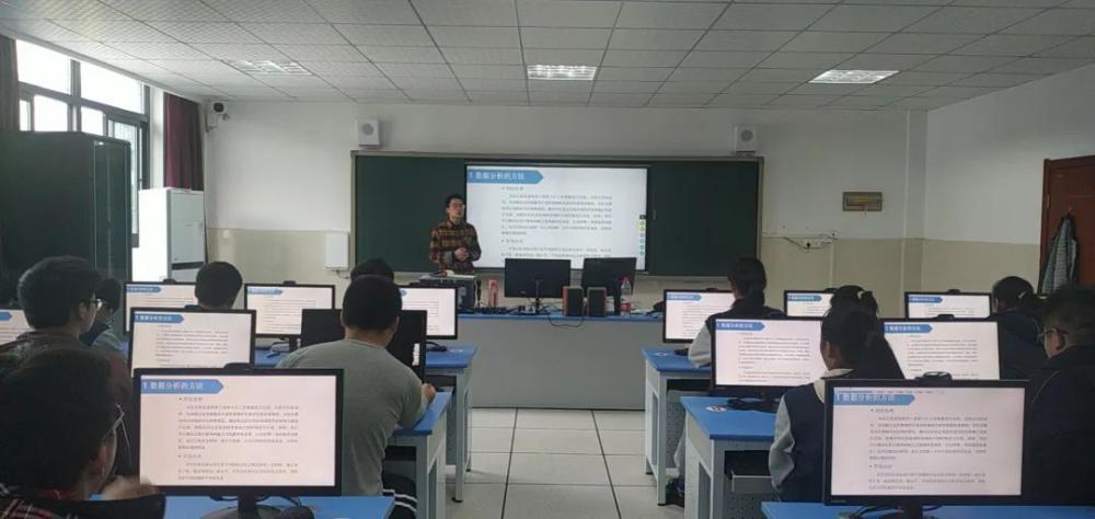 湖北男神学霸：名校出身，大学就当上班主任，国家奖学金拿到手软