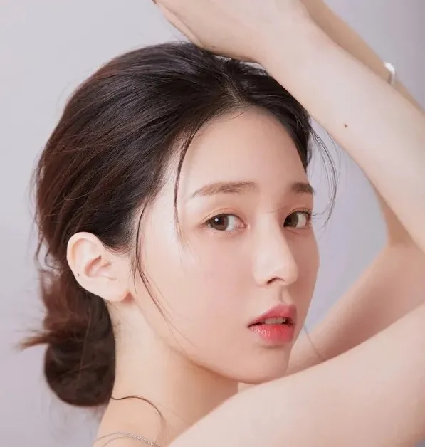 “我们与”之鼻：细腻描绘与深情比喻的交汇