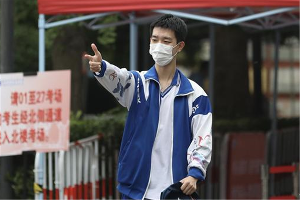 中考和高考当天，家长有必要“全程陪考”吗？聪明的家长这样做