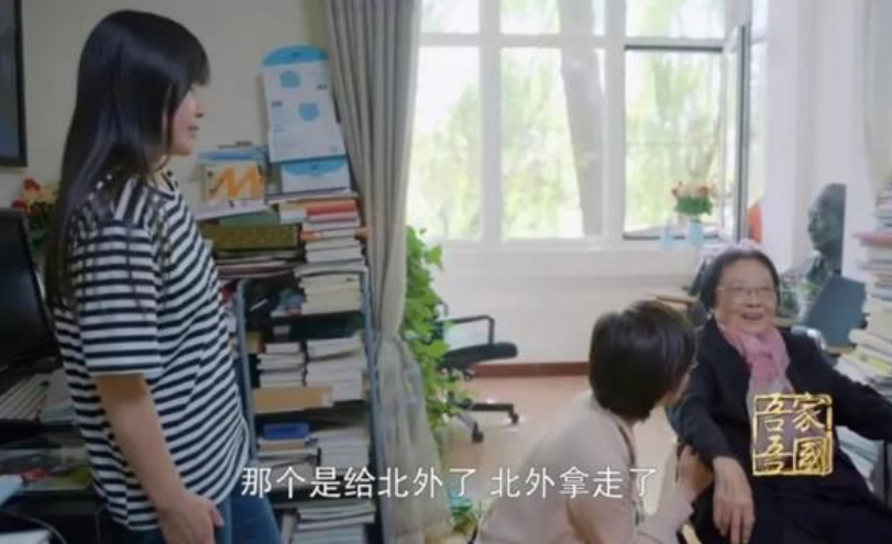 北大90岁老教授“豪宅”曝光，警惕放纵成瘾大学生，该醒醒了