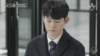 9.5分综艺：8位高材生硬拼2个律师名额，谁不是从当孙子开始的呢