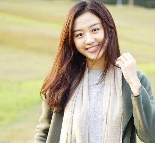 忍痛亲手撕下母亲被晒伤的头皮，女孩一夜长大，终成哈佛学子