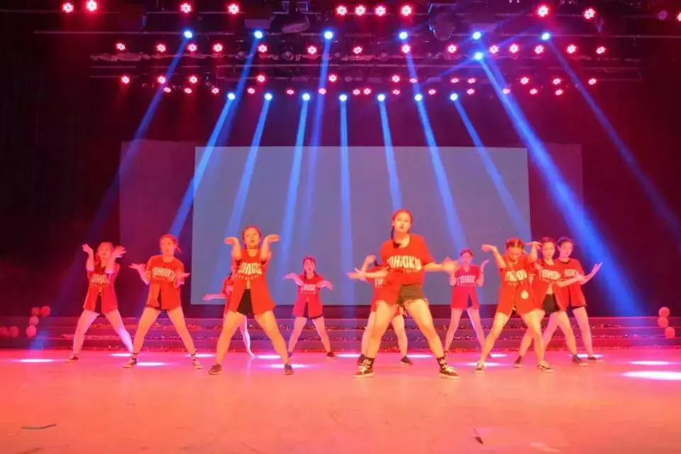 攀大出彩青年 ｜ The One万达街舞挑战赛闯入4强的攀大追梦舞者