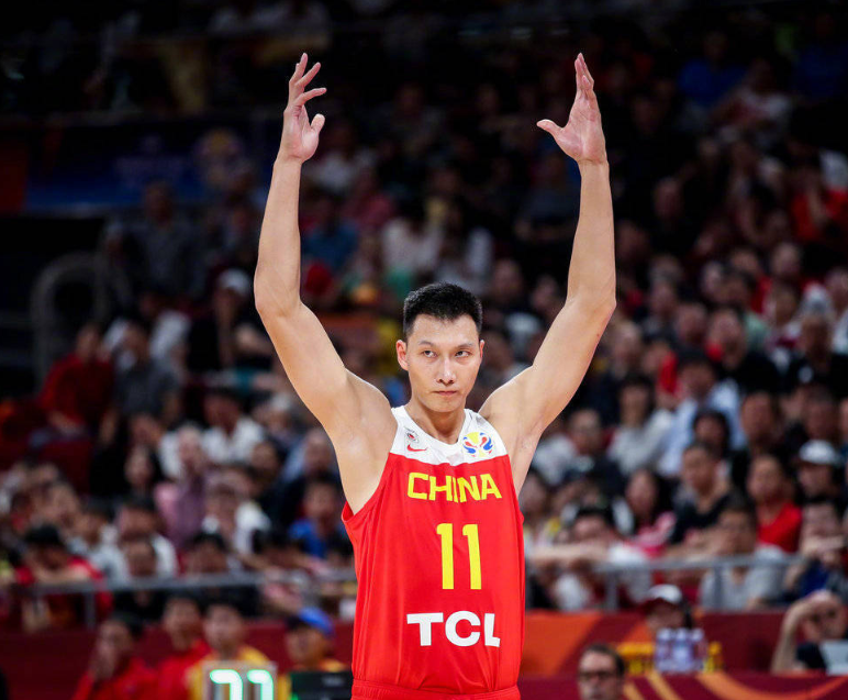 易建联为什么不放弃nba(实话太伤人！易建联未能在NBA立足的原因，真的是他太差了？)