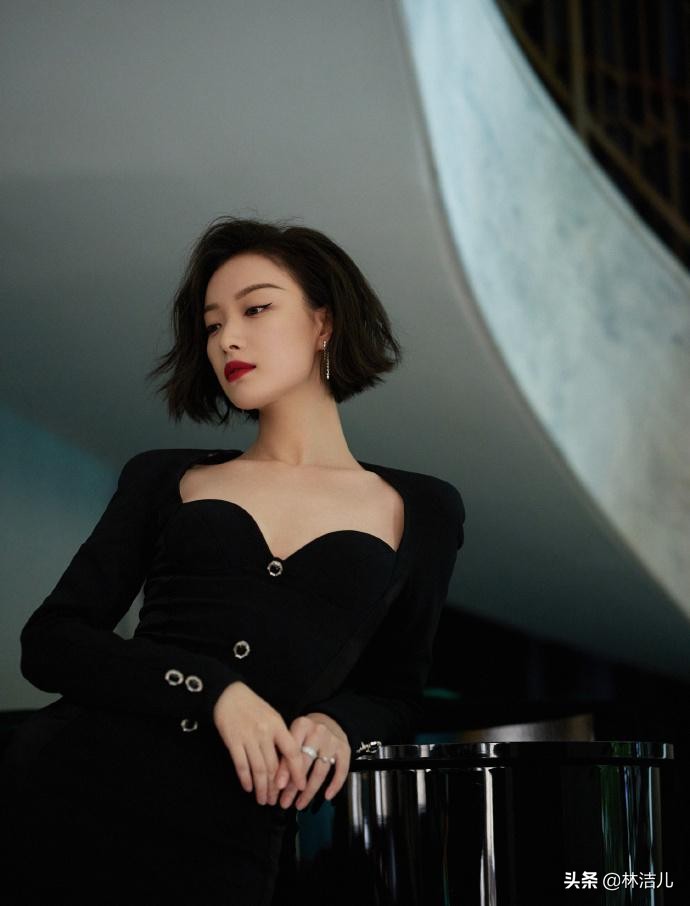 刘亦菲的狼尾短发太惊艳，倪妮的一刀切撩人，剪短发可不止看脸型