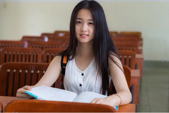 最适合女孩学的4个专业，工作稳定就业前景不错，家中有女孩留意