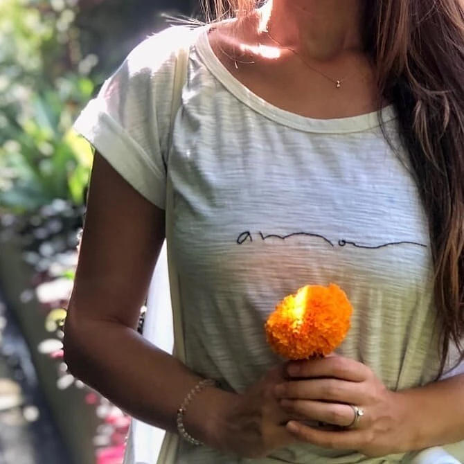 手工刺绣在T恤上看起来更加时尚，20种刺绣图案，一款比一款好看