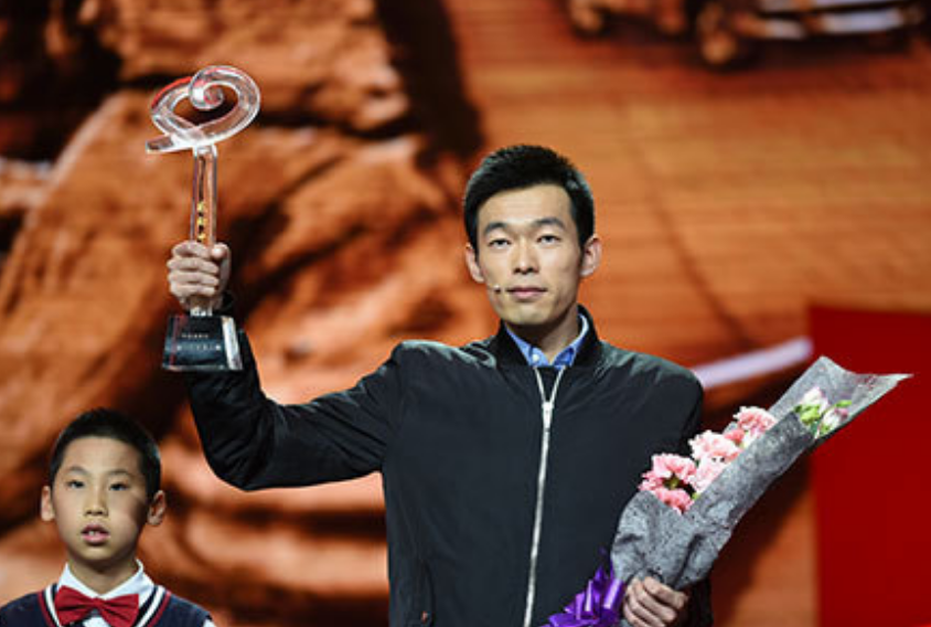 秦玥飞：放弃百万高薪回国当村官，月薪一千没房没车，是失败吗？