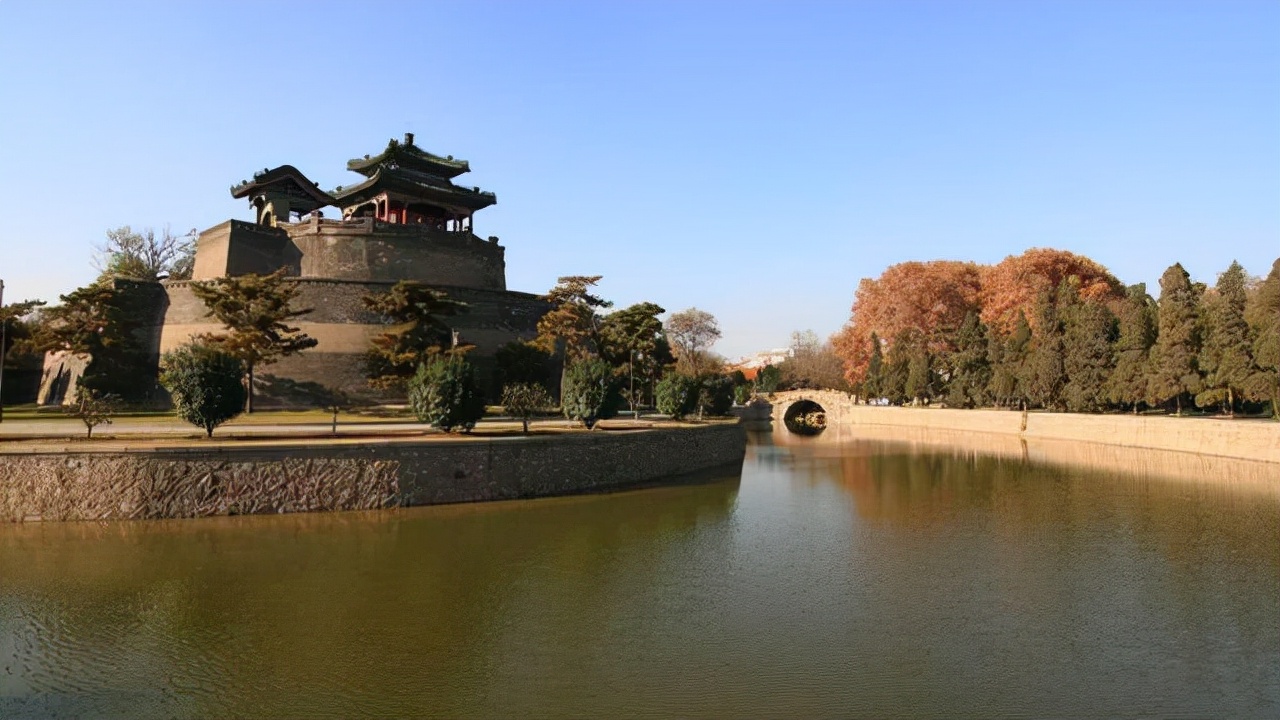 河北百强名校，600分以上达3000多人，本科上线率99.8%，报考