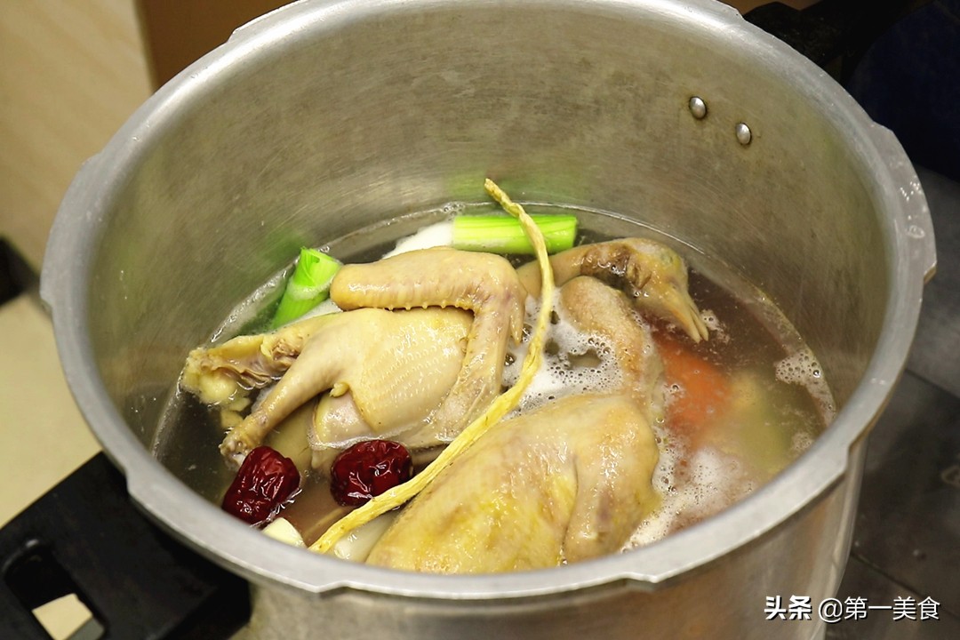 鴿子湯怎么燉,鴿子湯怎么燉好喝又營養(yǎng)