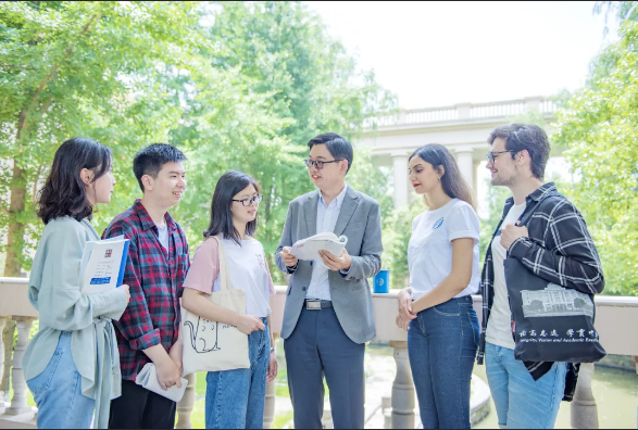 坐拥全国第一、中国首个！上海这所高校还走出央视记者、外交官等名人！