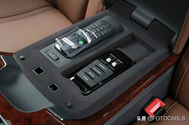 奥迪A8L 6.3L W12版实拍，别在它面前说霸气，售价250万的灭霸