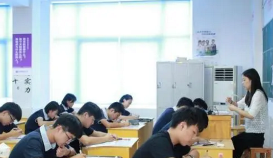 2021年高考复读生再创新高，教育内卷更加严重，应届生难以接受