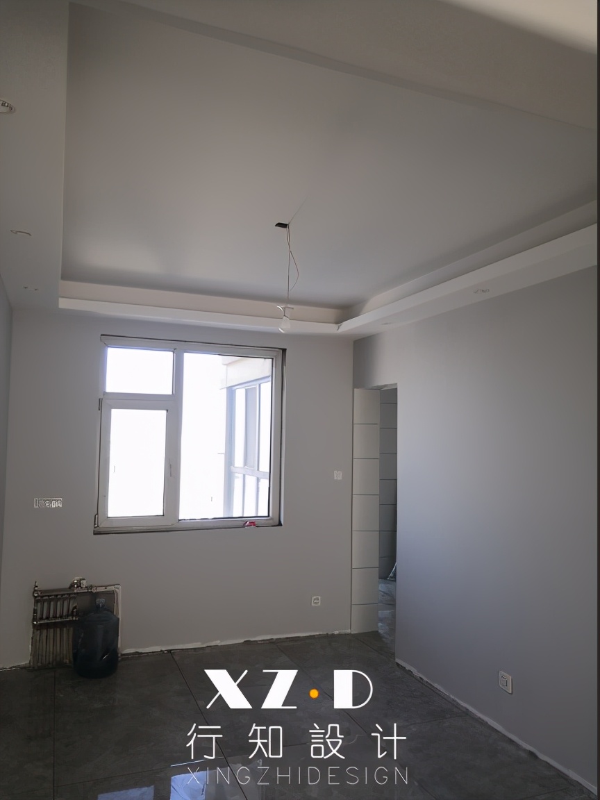 施工跟踪：电视墙暖咖色，其他墙面浅灰色，设计师不同阶段分享