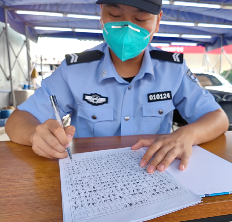 党旗高高飘扬在抗疫一线丨 写在抗疫一线的385份入党申请书