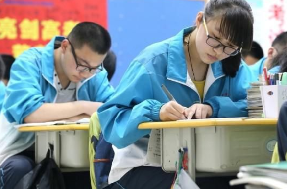 高考结束“试卷”去哪了？为啥不让考生看？真实原因你可能不信