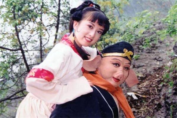 仅打破云栈洞两扇门，为何八戒就说悟空犯了死罪？悟空的回答更绝