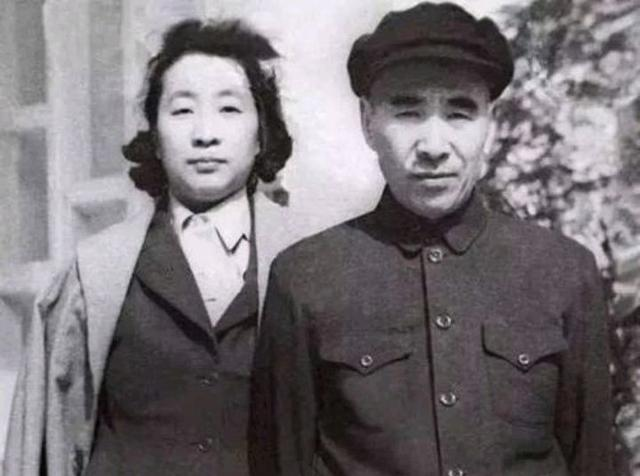 1955年，四位元帅夫人被授军衔，分别是哪四人？其他元帅夫人呢？