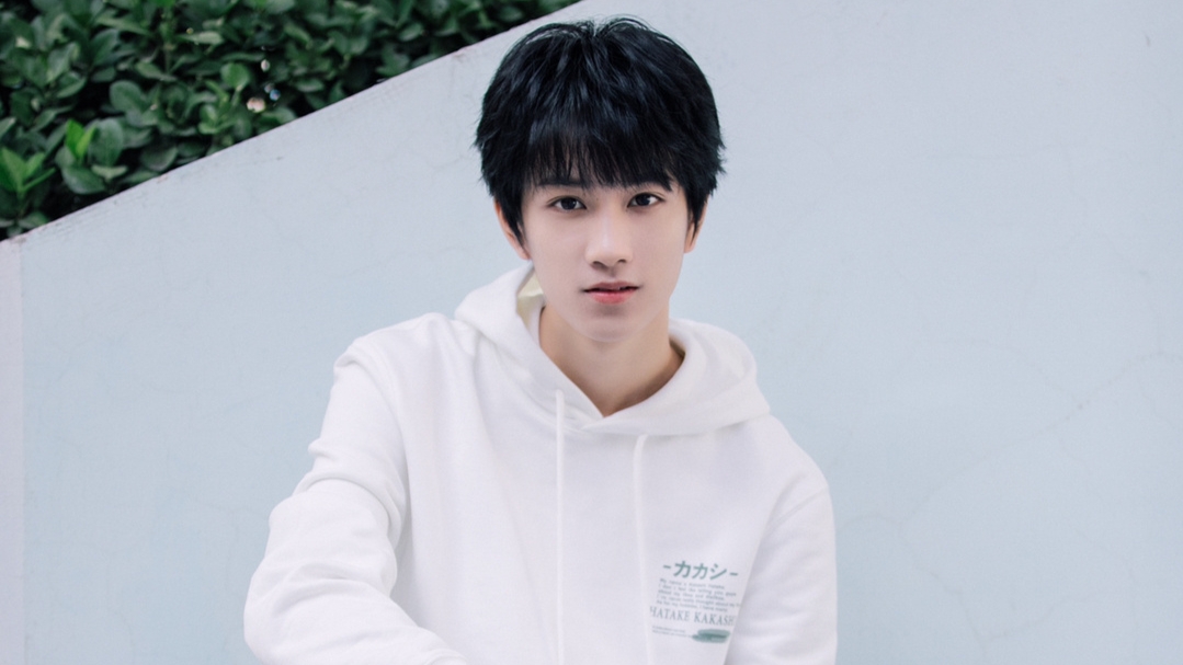 17岁的敖子逸新剧开拍，刚刚饰演完陈瑶弟弟的他，首次担任男主
