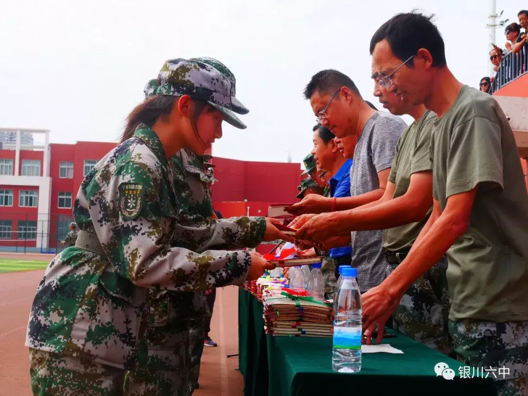 银川六中举行2019级高一新生军训汇报表演暨总结表彰大会