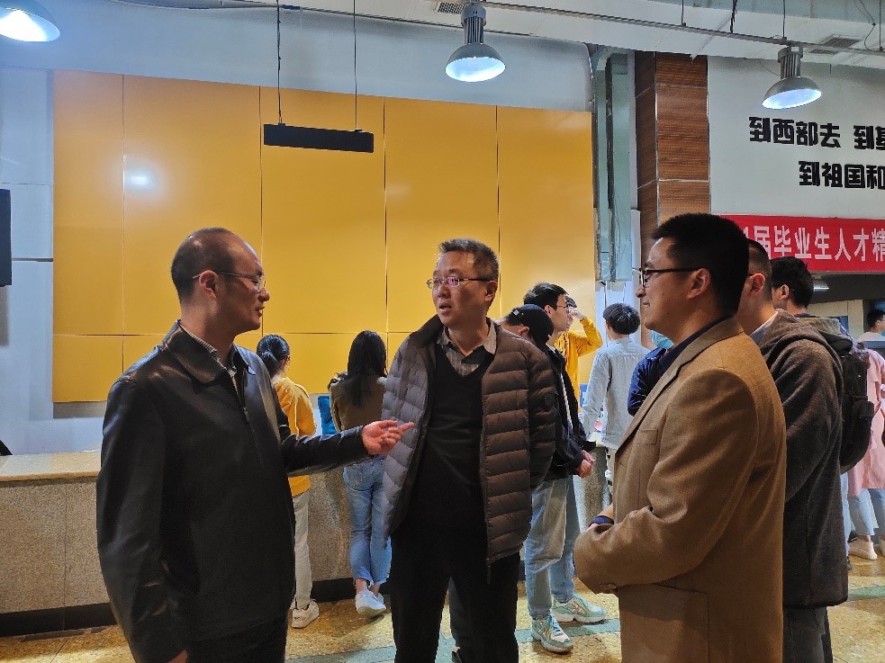 火了！一个月内，四川这所大学上演5场“抢人大战”！