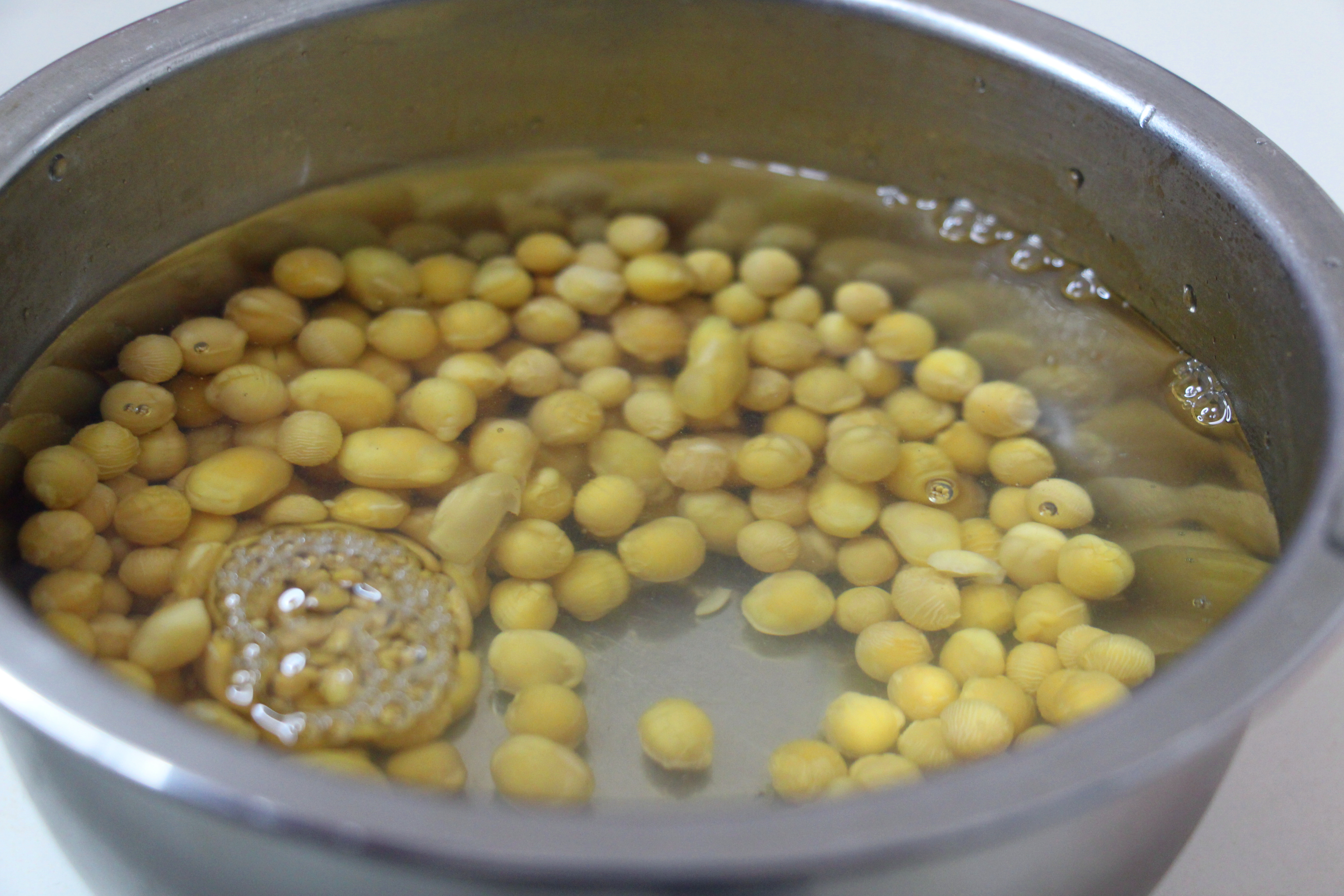 快速泡黄豆的小窍门