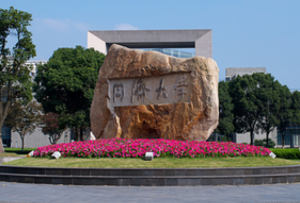 国内严进严出的高校，期末挂科率很高，混日子可能拿不到毕业证