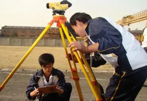 今年，阿克苏将有68位学生被西安工业大学继续教育学院录取