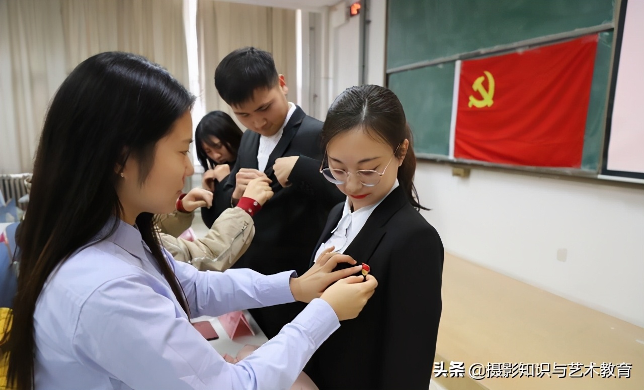 大学入党和没入党，有什么区别？看看入党的优势，再给你4个建议